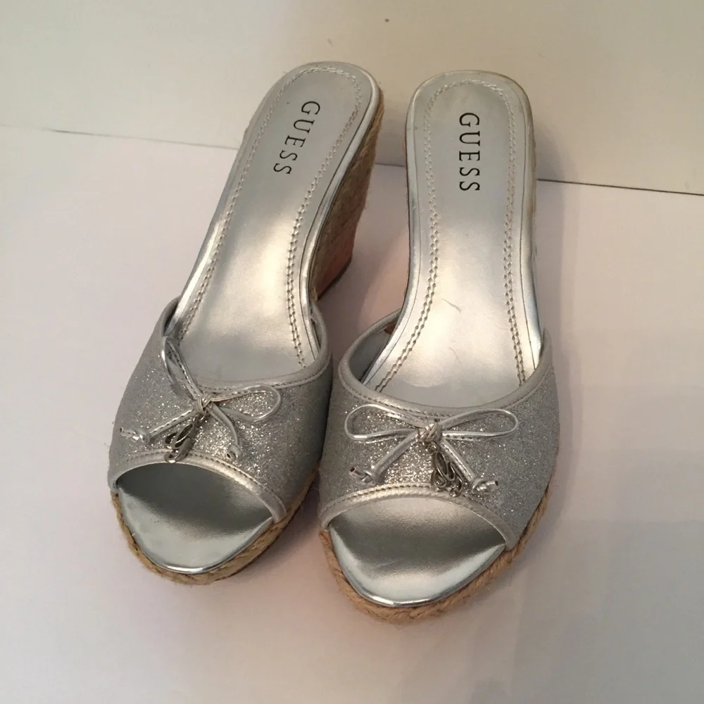 GUESS SHOES WEDGE PLATFORM SILVER GLITTER BOW CHARM Size 7.5 M SLIDES HEELS